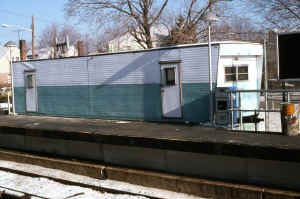 Station-Centre Ave.-Lynbrook-Trailer Tkt Ofc - 12-31-76 (Madden-Keller).jpg (114305 bytes)